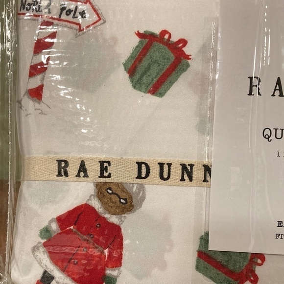 NEW! Rae Dunn NORTH POLE SANTA & MRS CLAUS CHRISTMAS QUEEN SIZE SHEETS - Picture 9 of 9